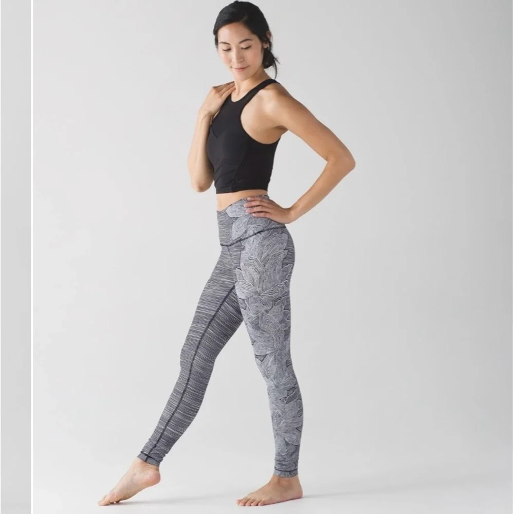Lululemon Wunder Under Pant (Hi-Rise)
Dottie Tribe White Black - Picture 5 of 6